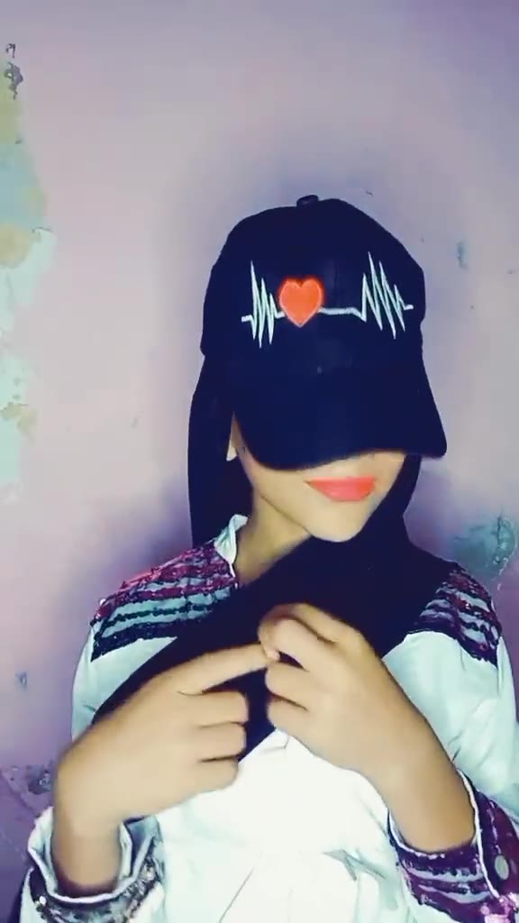 حديث عفوي وتواصل واقعي أمام الكاميرا